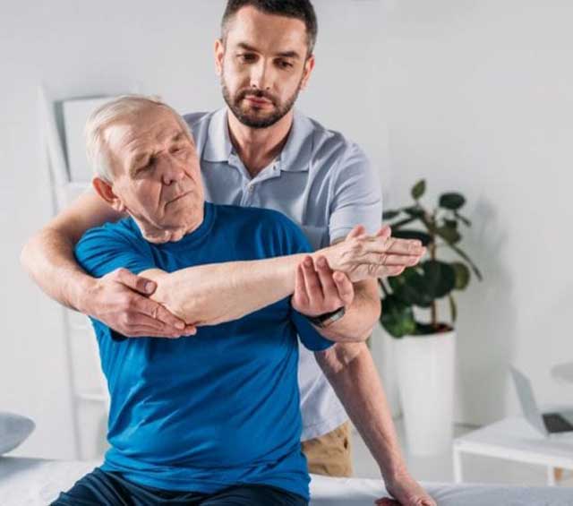 العلاج الطبيعي وإعادة التأهيل