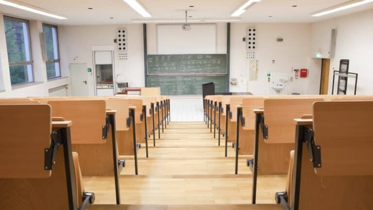 الدراسة في تركيا للسوريين